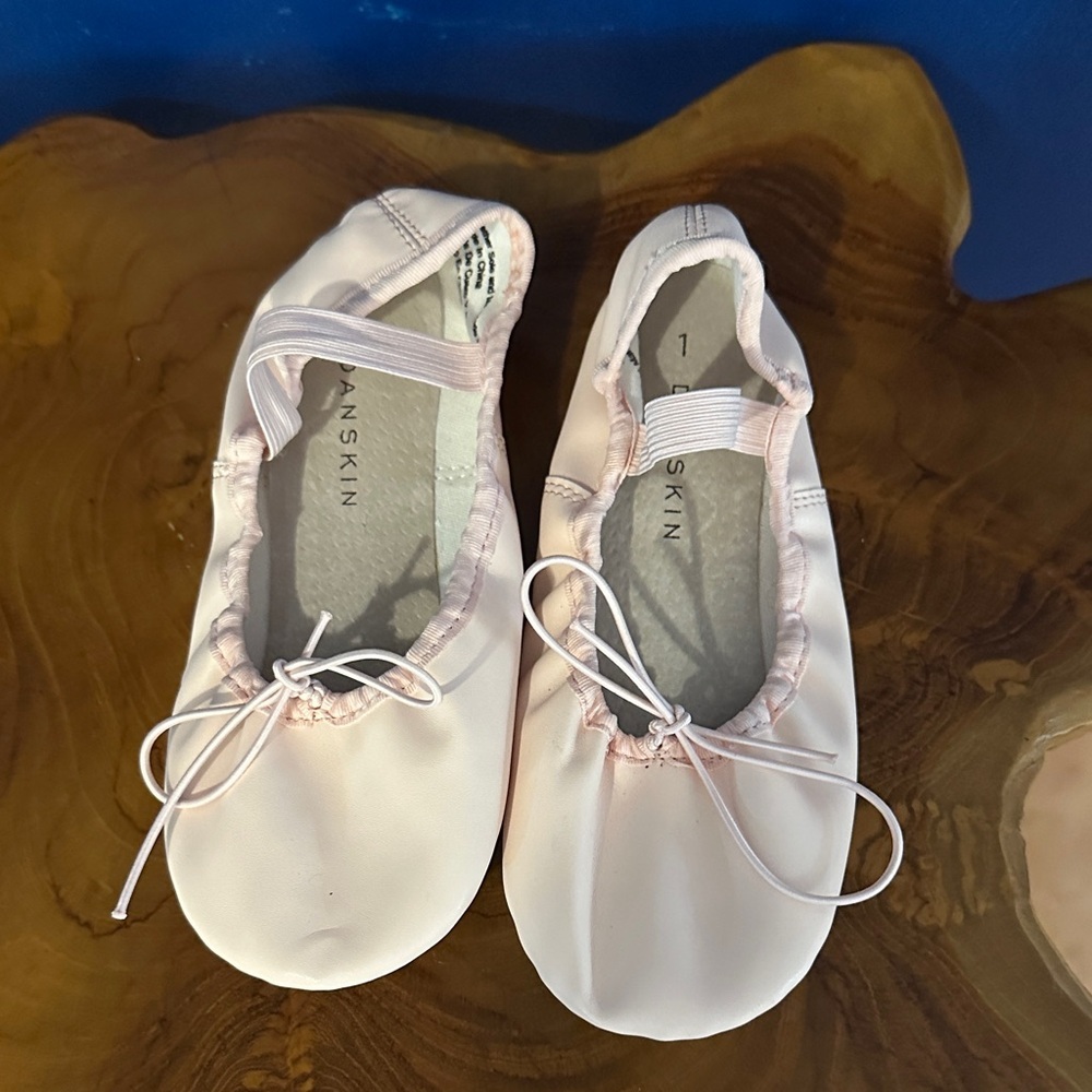 NWOT Danskin Light Pink Kids Leather Ballet Slippers Size 1